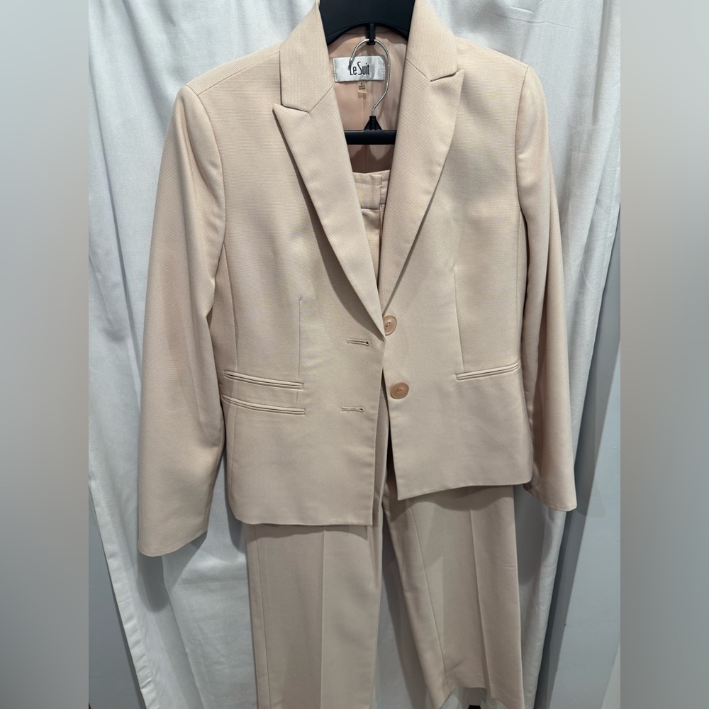 Women’s Light Pink Business Suite - Le Suite